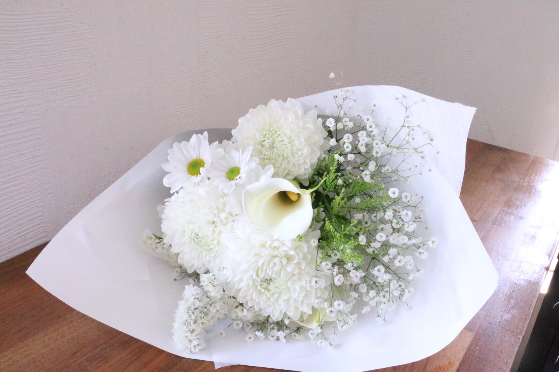 白・グリーンのお供え花束