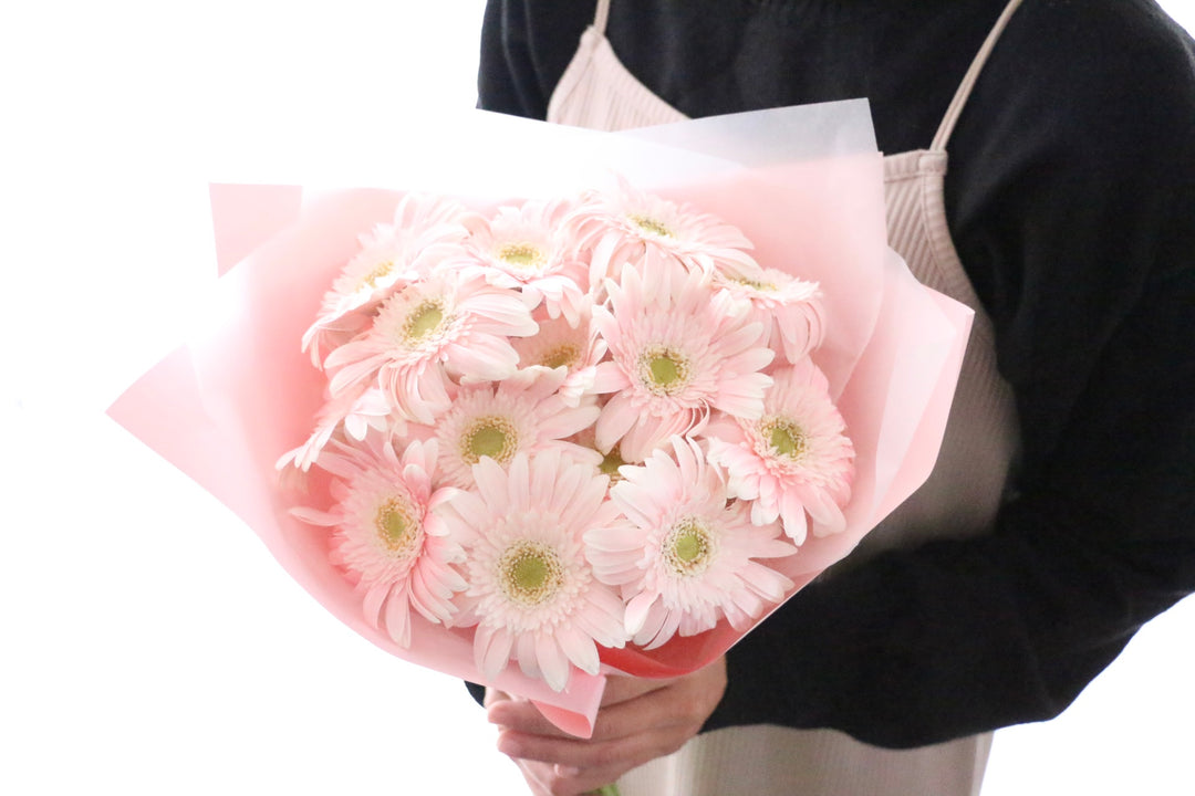 ピンク色のガーベラの花束(14本)-誇りに思います