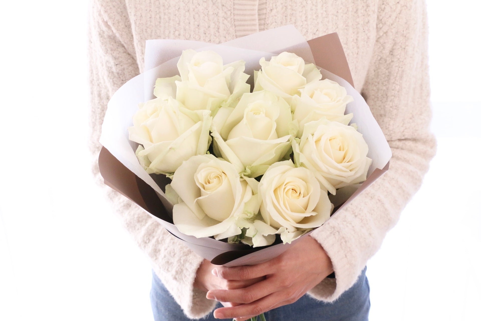 8本の白色のバラの花束-あなたの思いやりに感謝します – 花・花束の