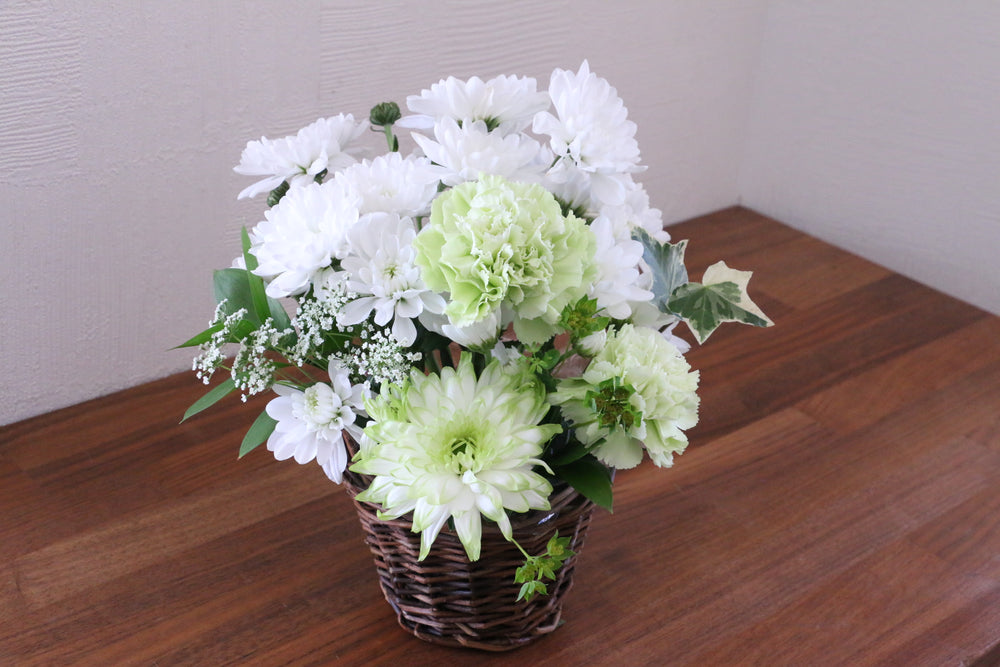 お供え花 アレンジメント 3,500円サイズ 白・グリーン