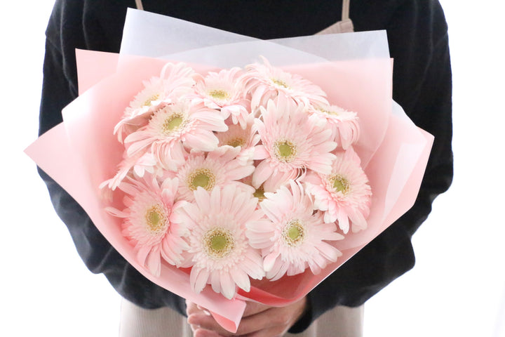 ピンク色のガーベラの花束(14本)-誇りに思います