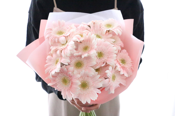ピンク色のガーベラの花束(20本)-真心あるのみ