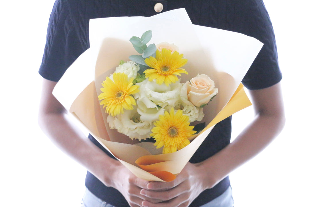 黄色ガーベラ入りの花束 Sサイズ