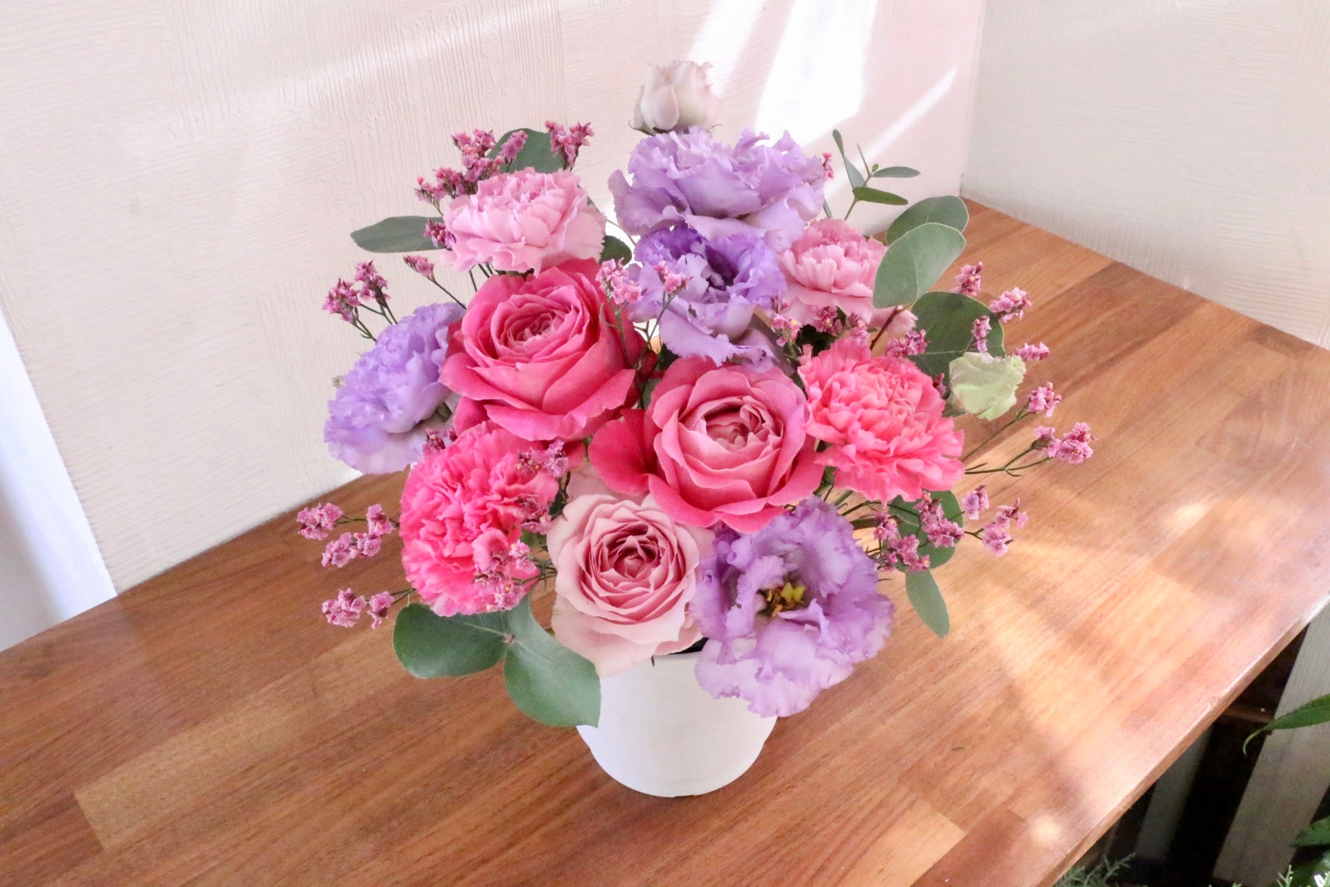 紫・ピンクのアレンジメント 6,000円 – 花・花束の通販サイト｜HanaTaku