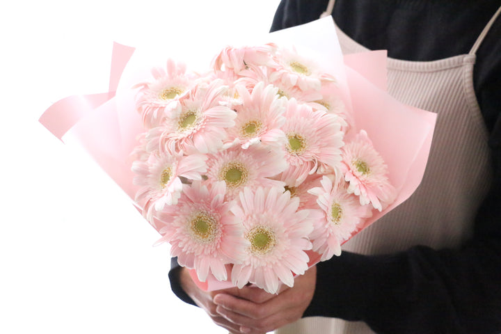 ピンク色のガーベラの花束(18本)-誠実