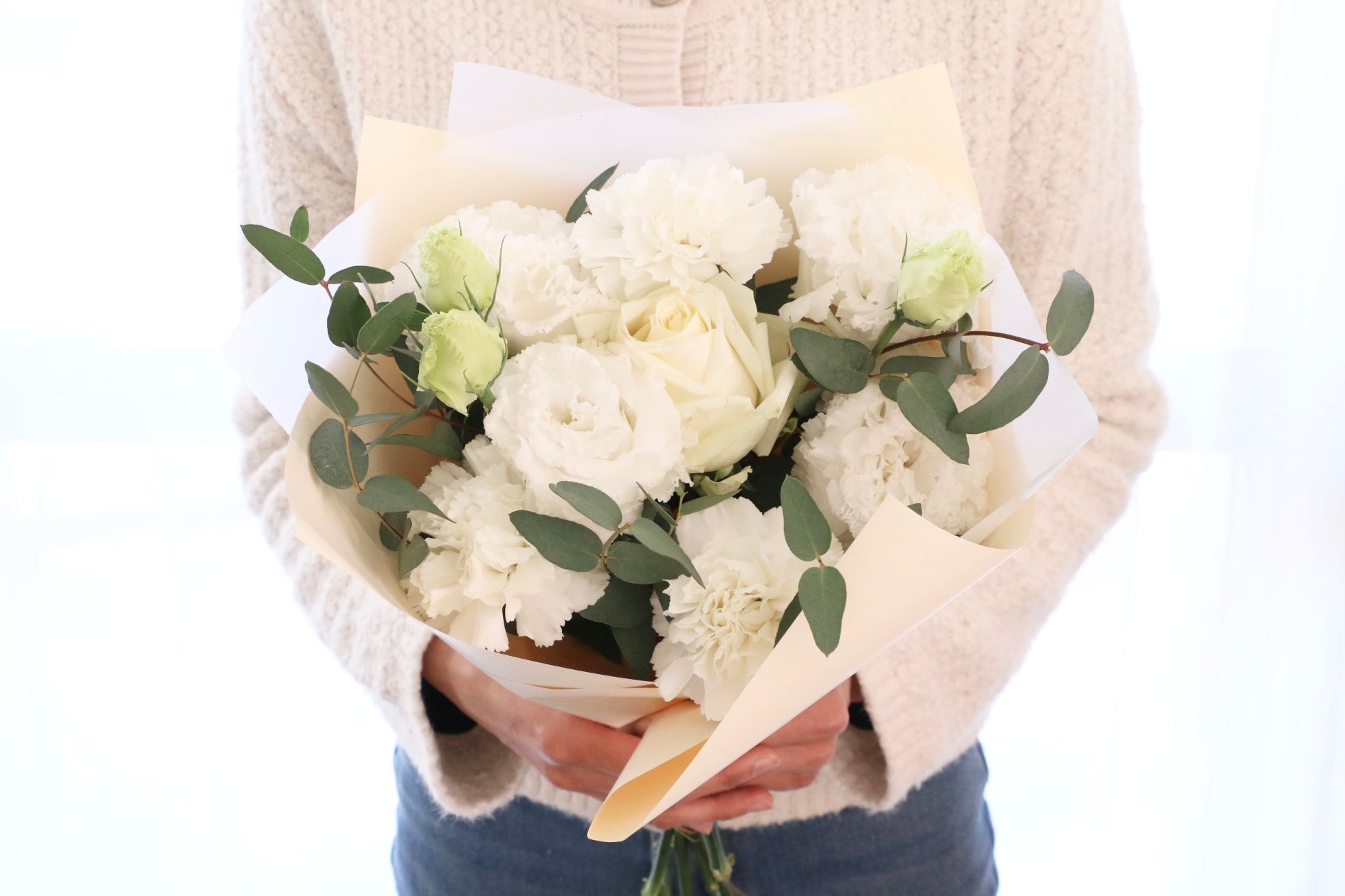 白・グリーンの花束 4,000円 – 花・花束の通販サイト｜HanaTaku