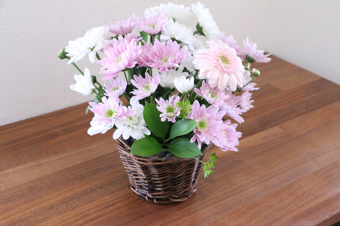 お供え花 アレンジメント 3,500円サイズ 白・ピンク