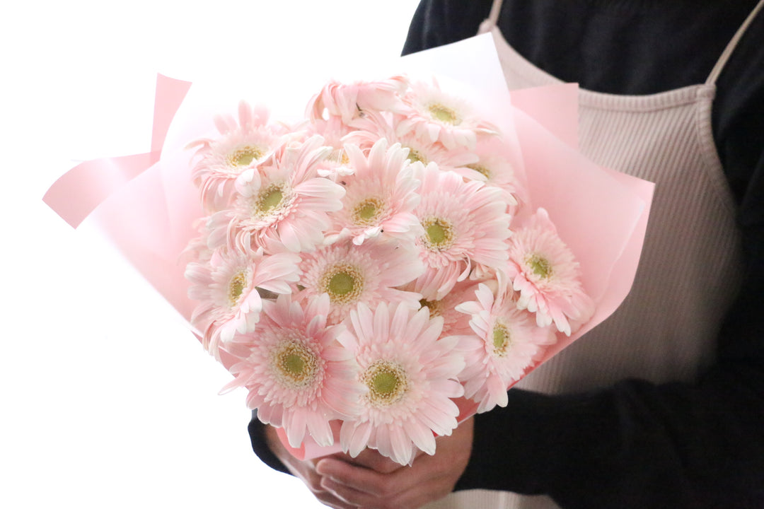 ピンク色のガーベラの花束(18本)-誠実