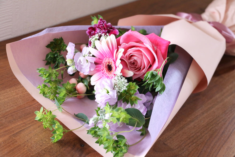 紫・ピンクの花束 3,000円サイズ