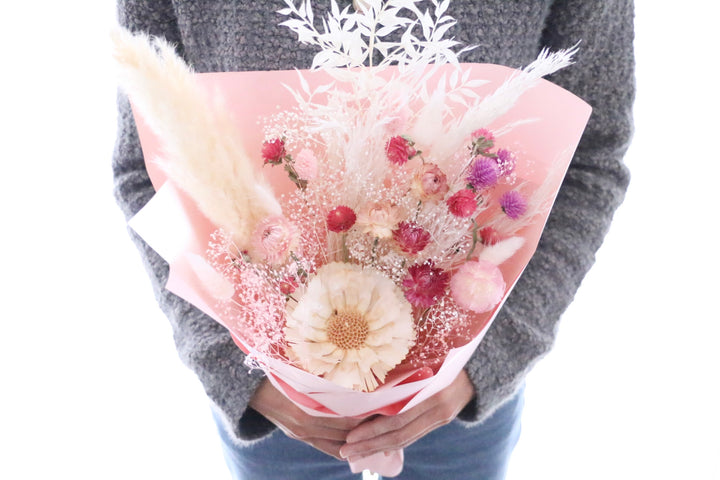 ピンク色のドライフラワーの花束 Mサイズ 5,000円