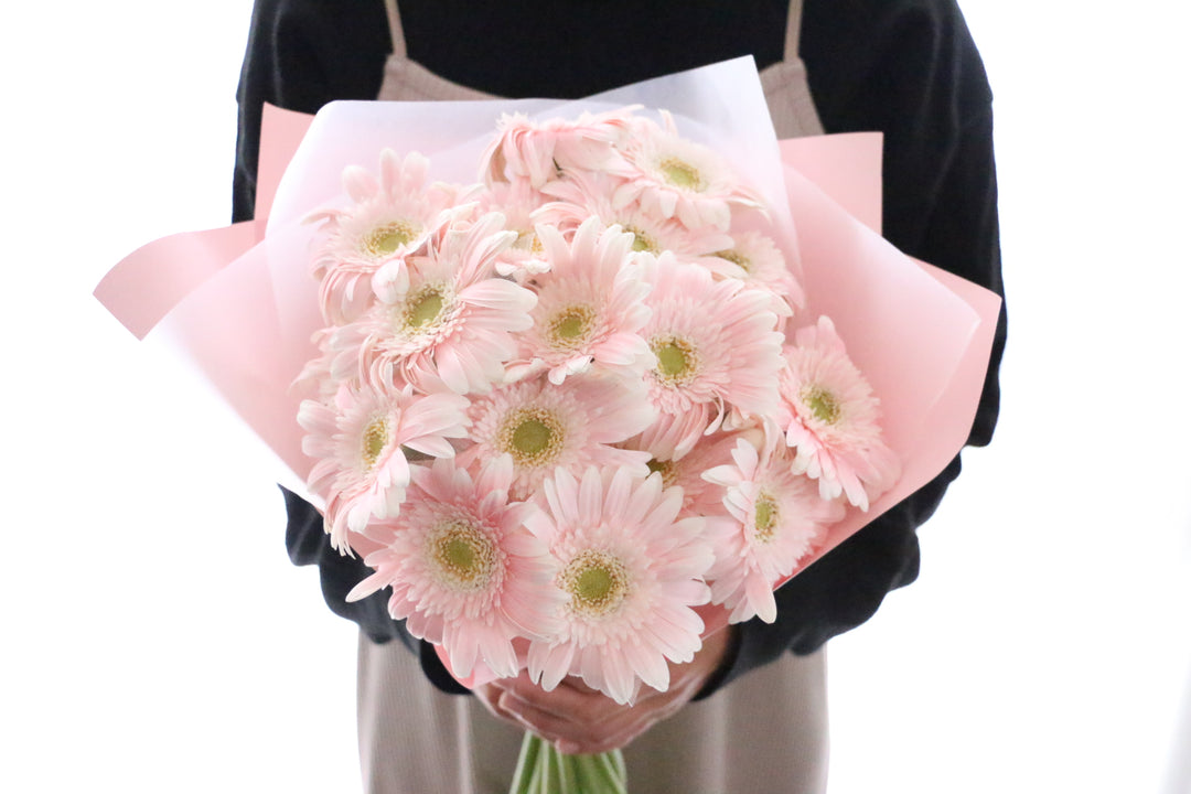 ピンク色のガーベラの花束(18本)-誠実