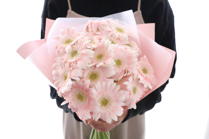 ピンク色のガーベラの花束(18本)-誠実