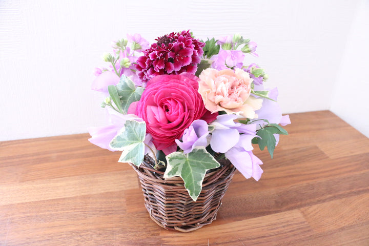 紫・ピンクのアレンジメント 3,000円サイズ