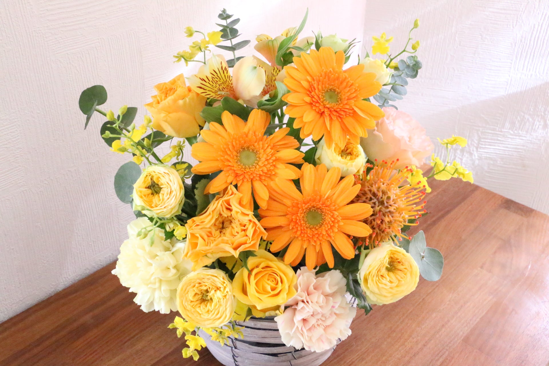 黄色・オレンジ色のアレンジメント 8,000円 – 花・花束の通販サイト