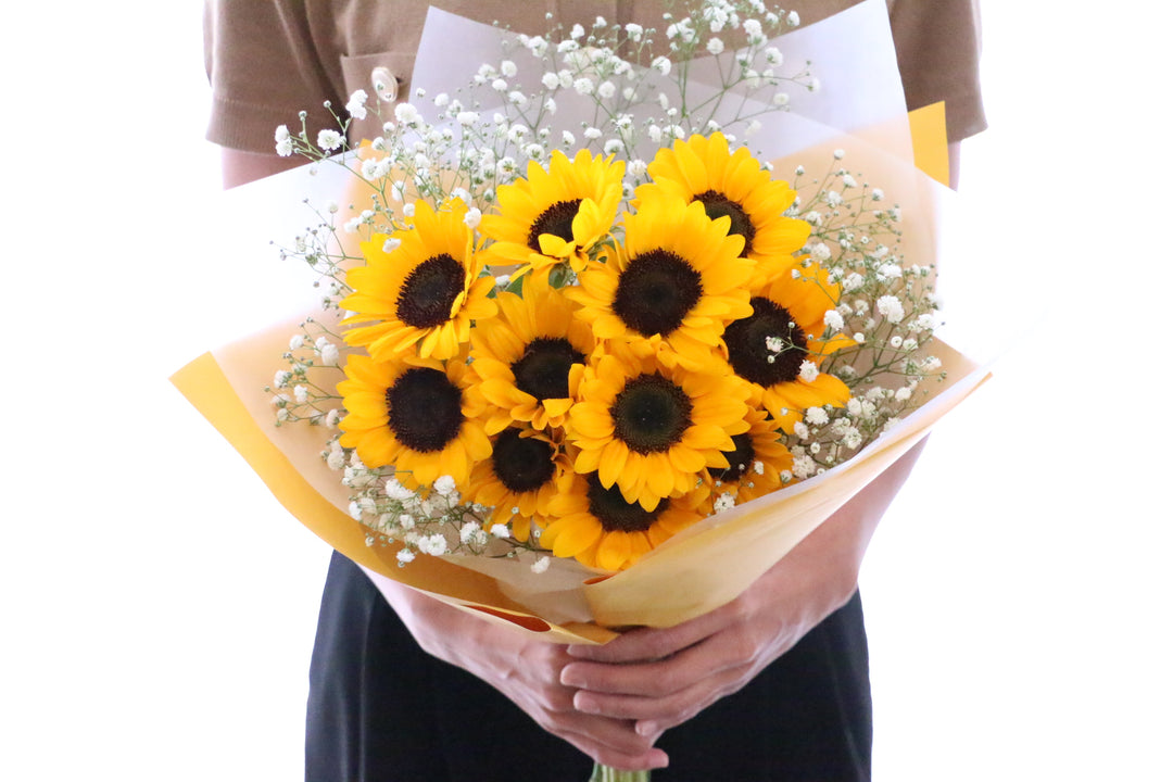 ひまわり11本とカスミソウ(かすみ草)の花束