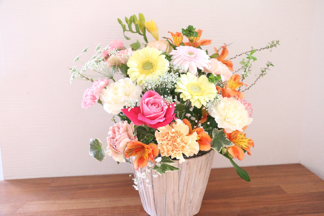 ピンク・黄色のアレンジメント  9,000円サイズ