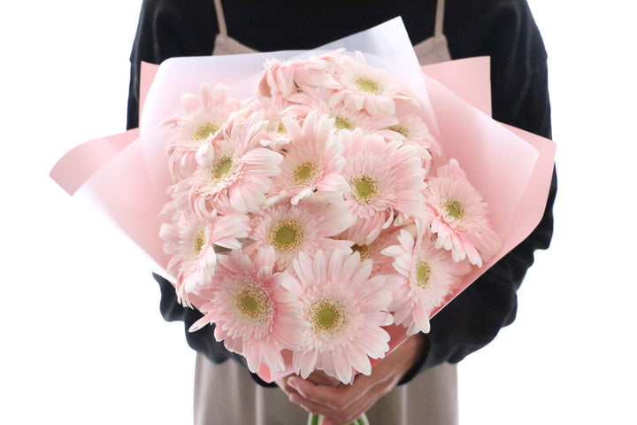 ピンク色のガーベラの花束(18本)-誠実