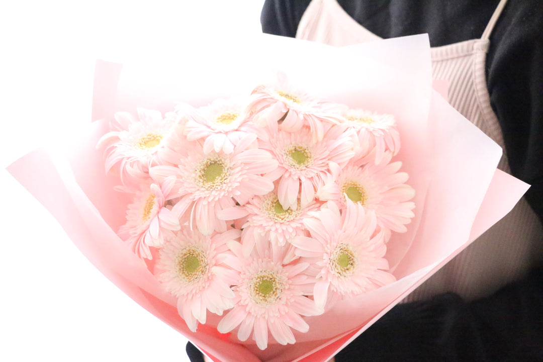 ピンク色のガーベラの花束(12本)-私の妻になってください
