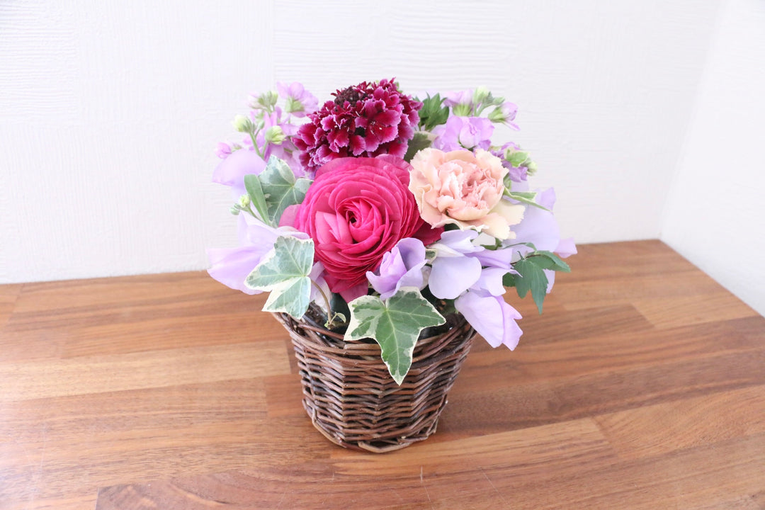 紫・ピンクのアレンジメント 3,000円サイズ