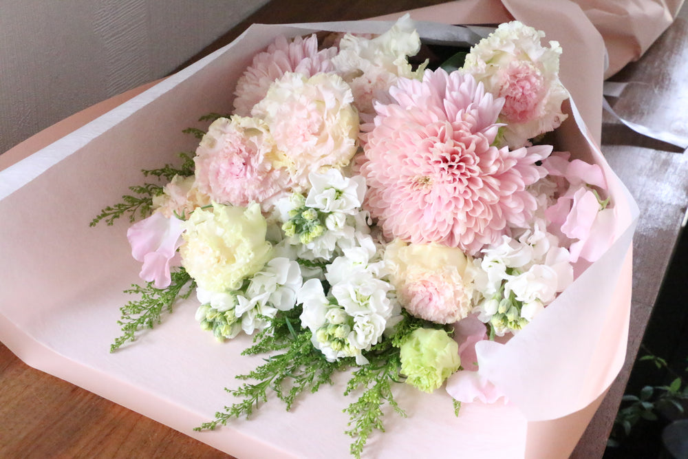 ピンク色のトルコキキョウ入りピンク色のお供え花束 8,000円サイズ