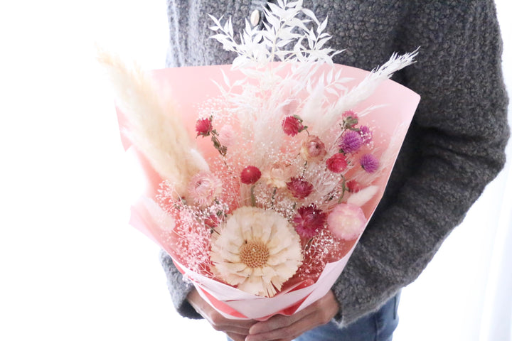 ピンク色のドライフラワーの花束 Mサイズ 5,000円
