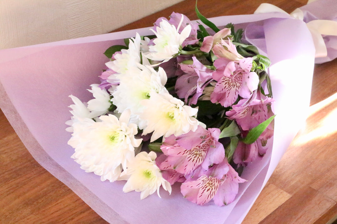 白色・紫色のお供え花束 3,000円サイズ