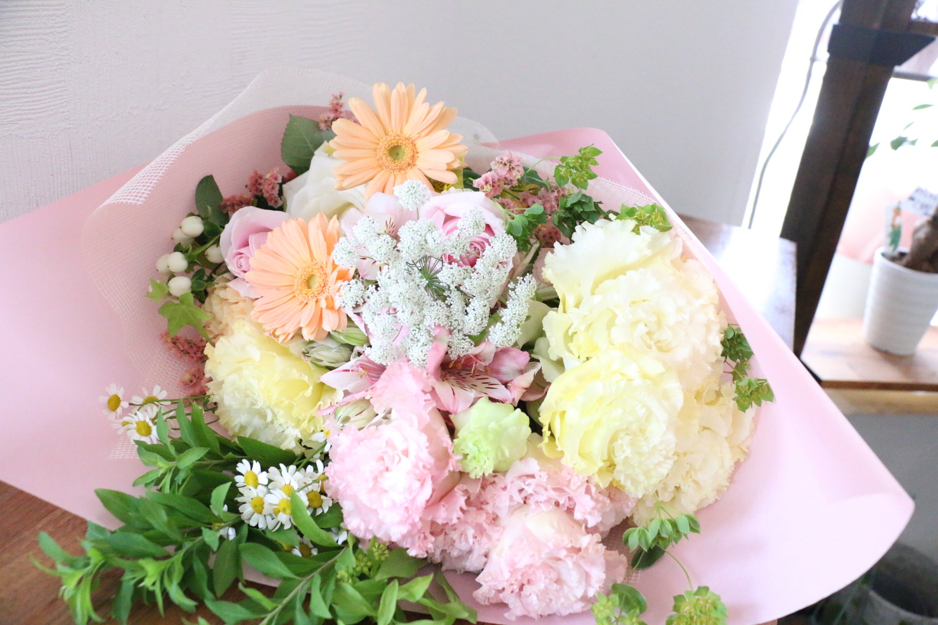 ピンク・黄色の花束 9,000円 – 花・花束の通販サイト｜HanaTaku