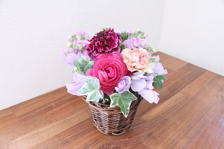 紫・ピンクのアレンジメント 3,000円サイズ
