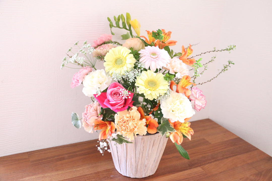 ピンク・黄色のアレンジメント  9,000円サイズ