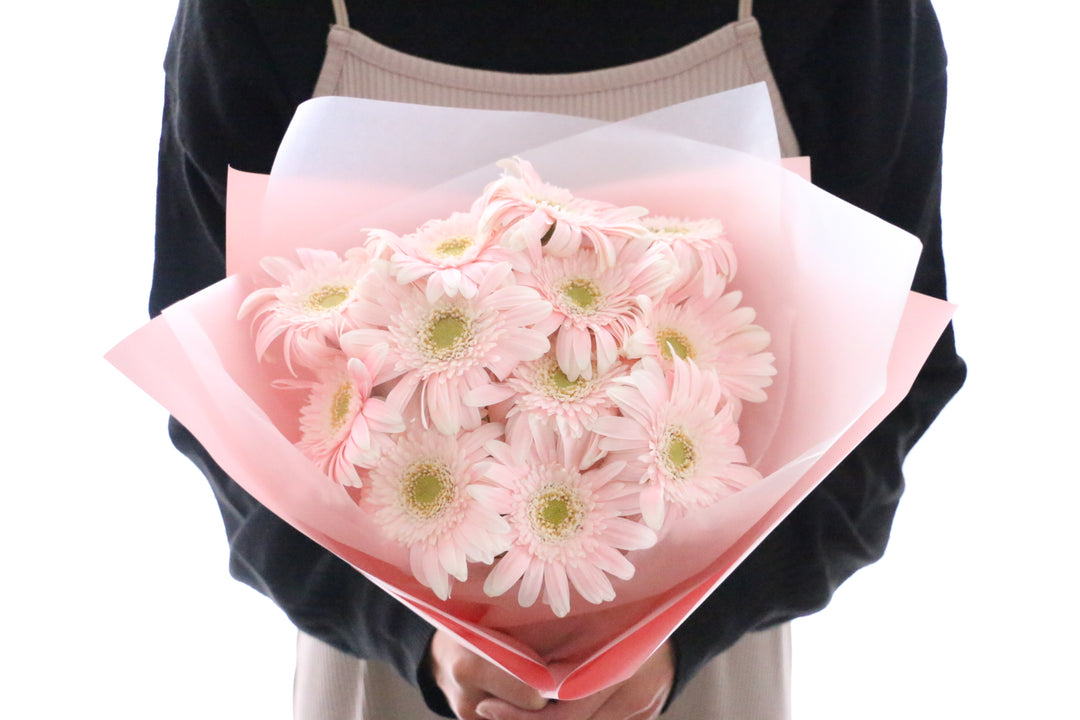 ピンク色のガーベラの花束(12本)-私の妻になってください