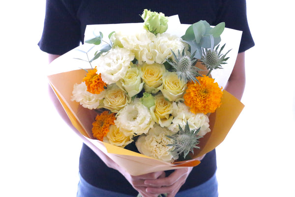 黄色バラ入りの花束 Mサイズ 8,000円