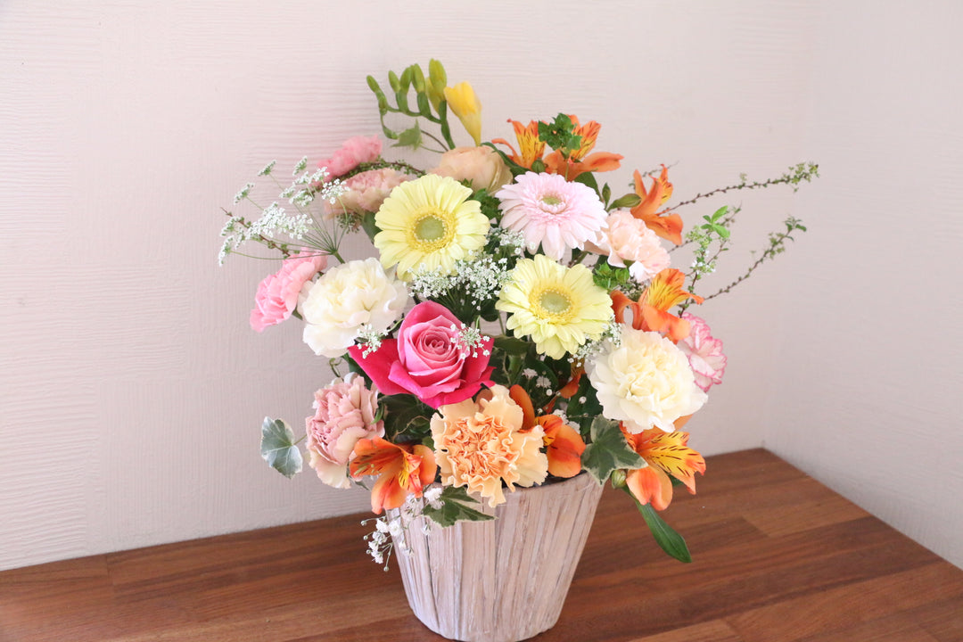 ピンク・黄色のアレンジメント  9,000円サイズ