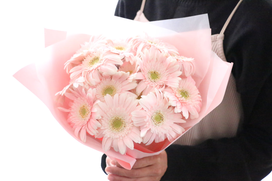 ピンク色のガーベラの花束(14本)-誇りに思います