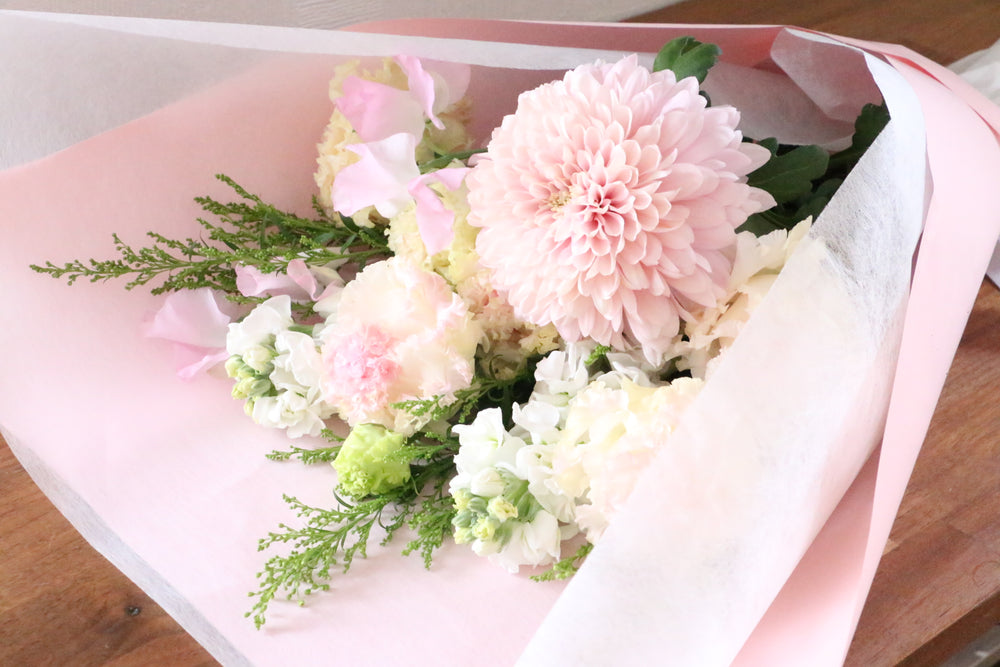 ピンク色のトルコキキョウ入りピンク色のお供え花束 5,000円サイズ
