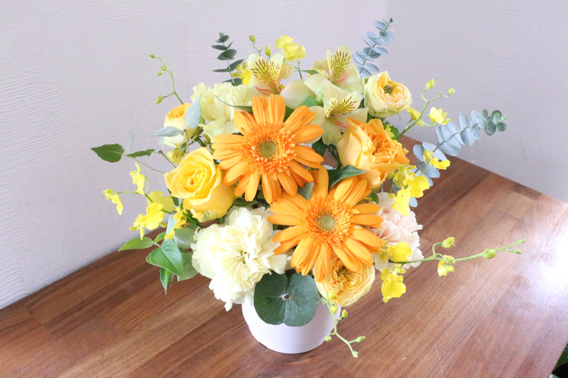黄色・オレンジ色のアレンジメント 5,000円 – 花・花束の通販サイト