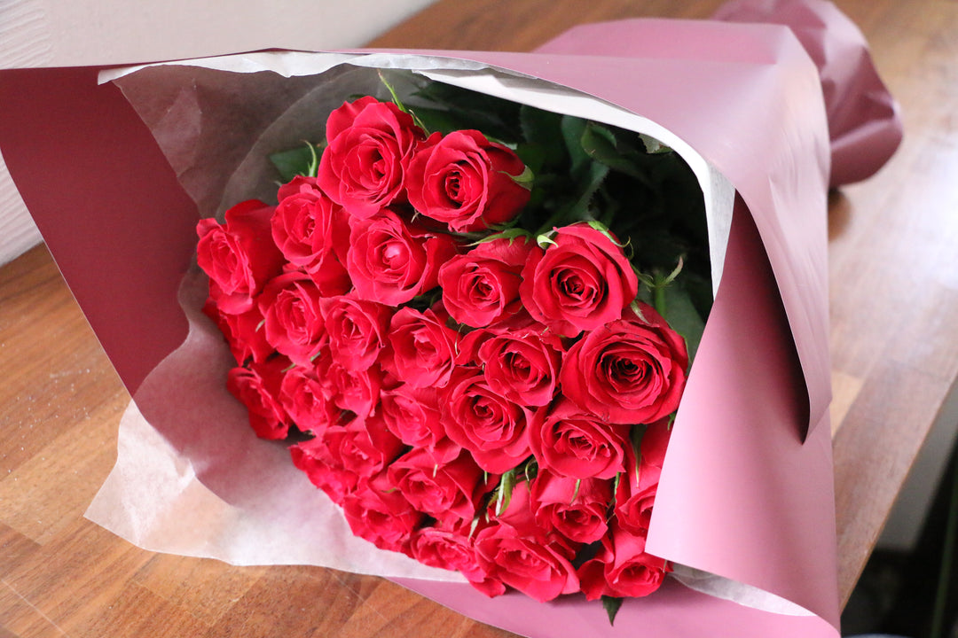 28本の赤いバラの花束