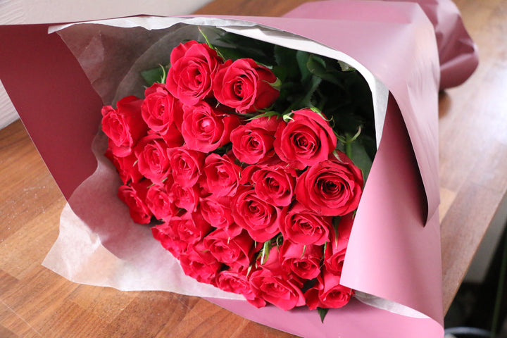 28本の赤いバラの花束