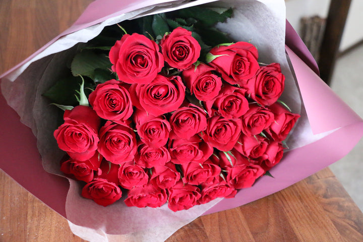 28本の赤いバラの花束