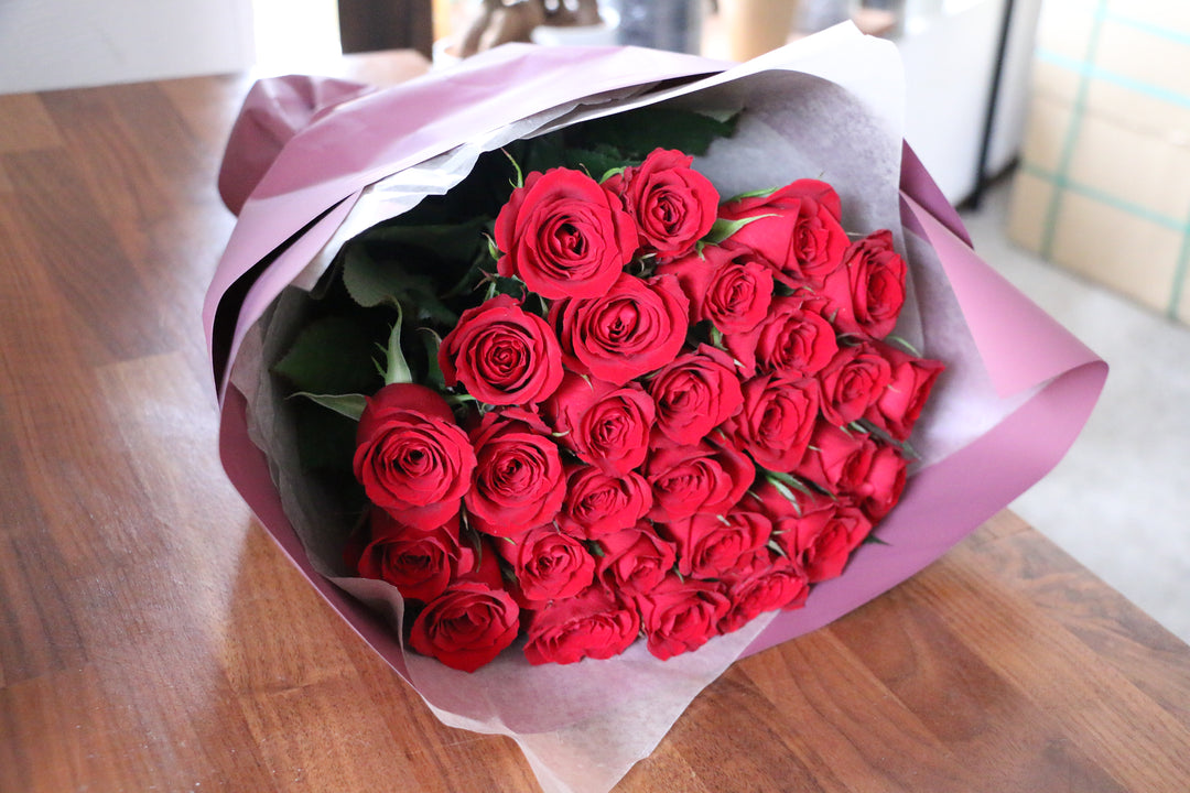 28本の赤いバラの花束