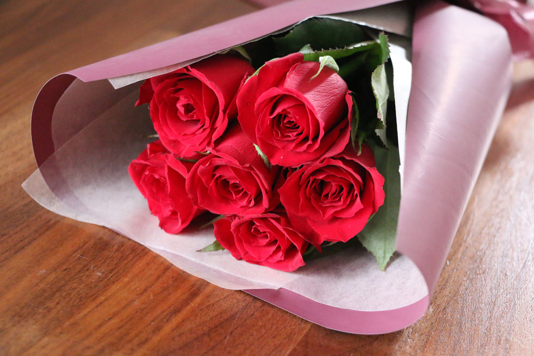 6本の赤いバラの花束