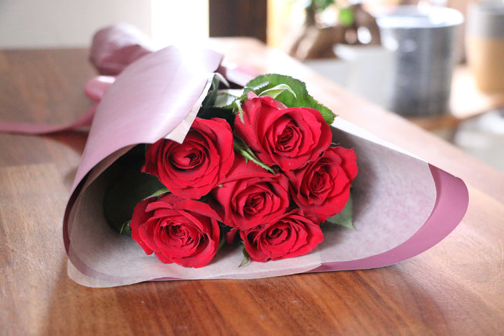 6本の赤いバラの花束