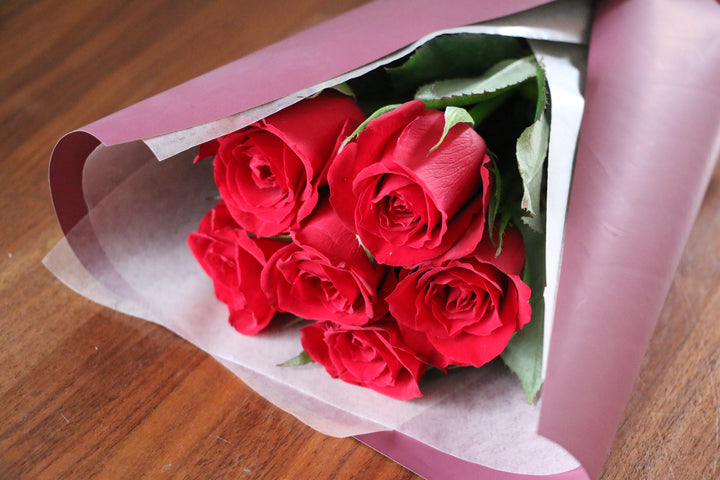 6本の赤いバラの花束