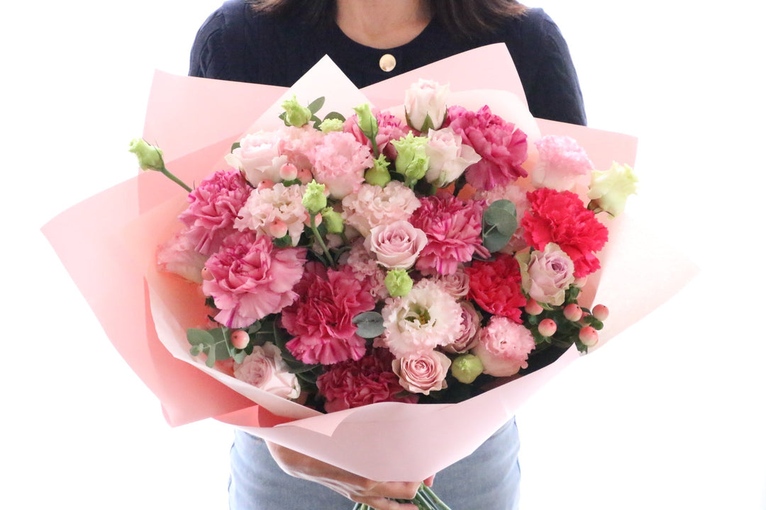 ピンクの花束で祝う誕生日｜人気のお花とサイズ・価格の目安