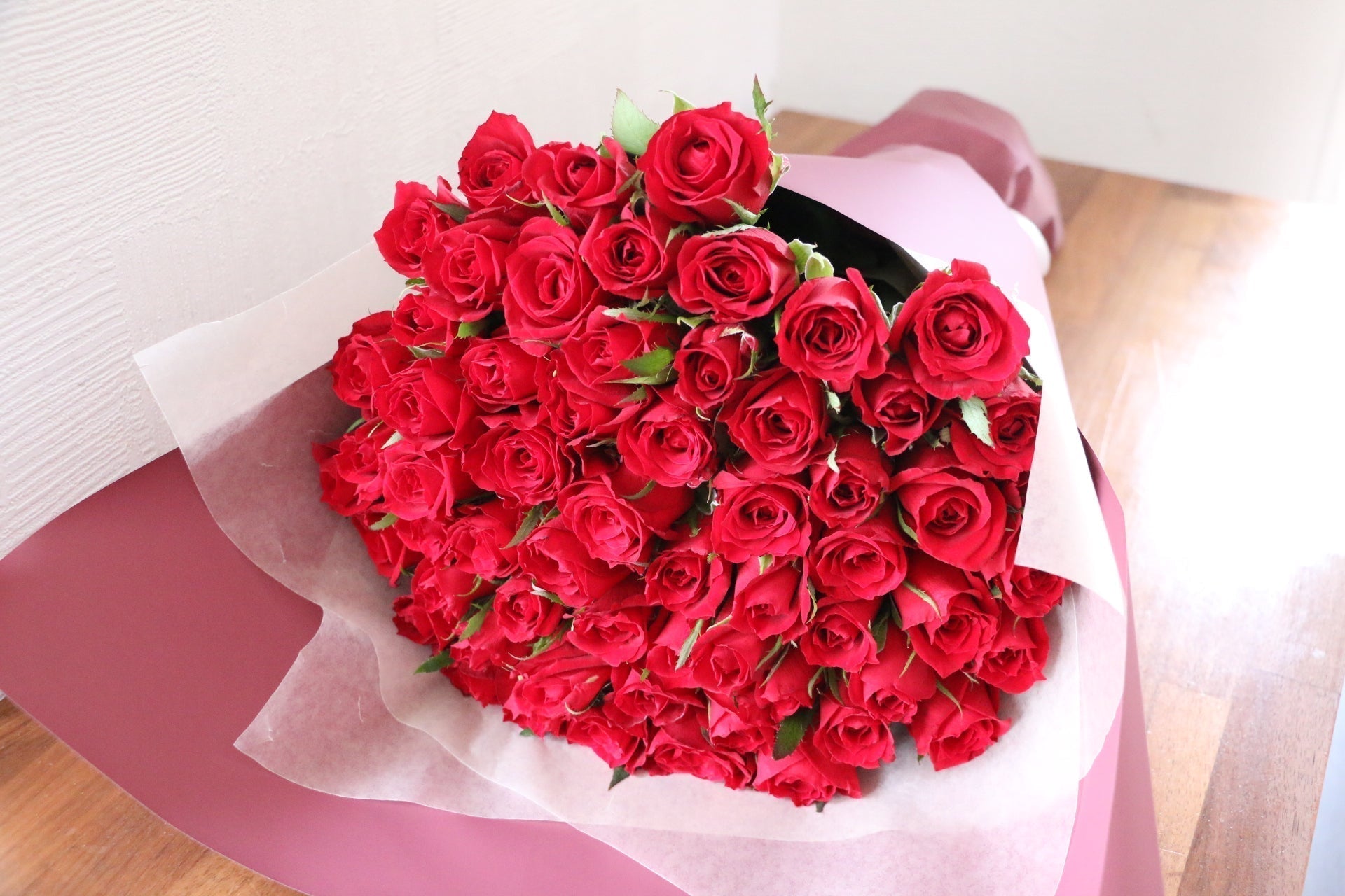 結婚記念日に贈る花束｜おすすめの本数や選び方をご紹介！