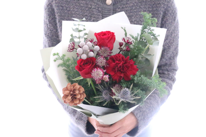 クリスマスの赤いバラ入り花束　Sサイズ　3,500円