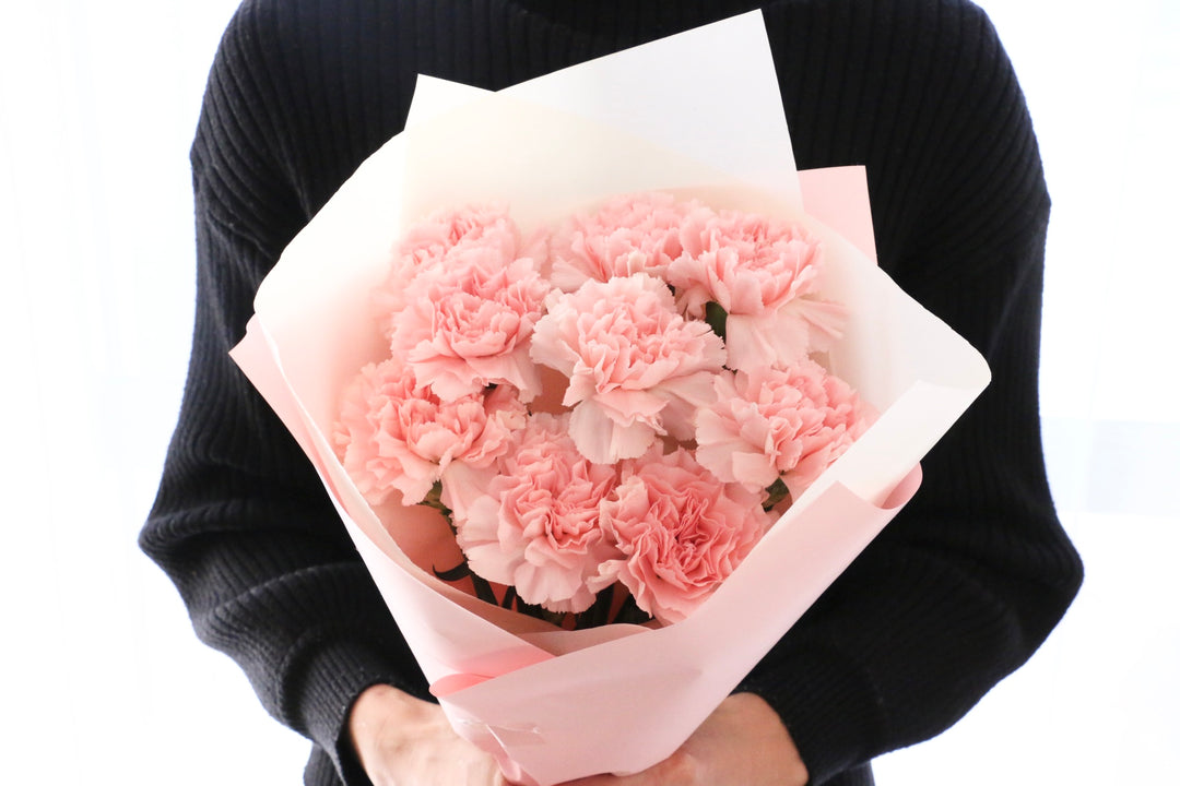 ピンクのカーネーションの花束（9本）-いつまでも一緒にいてください