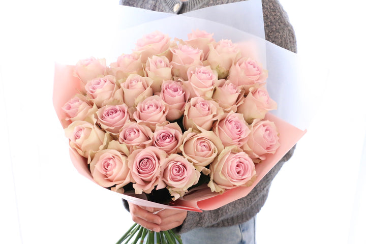 28本のピンク色のバラの花束-あなたを愛し続けます