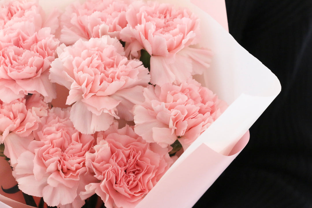 ピンクのカーネーションの花束（9本）-いつまでも一緒にいてください