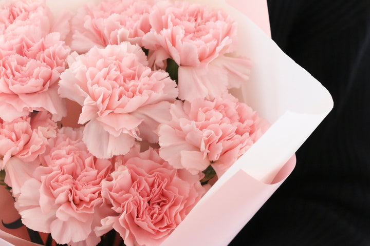 ピンクのカーネーションの花束（9本）-いつまでも一緒にいてください