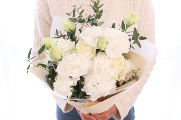 白・グリーンの花束 6,000円